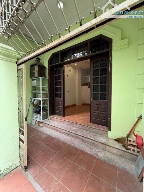 BÁN ĐẤT TẶNG NHÀ 2 TẦNG. CHU HUY MÂN,PHÚC ĐỒNG 40M2 - NGÕ OTO GẦN TRƯỜNG ,CHỢ - 2