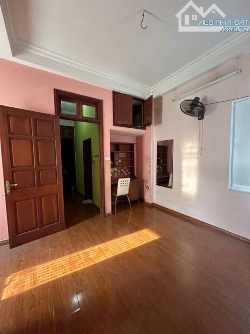 Bán nhà Chùa Láng, ngõ rộng 3m, ô tô đỗ gần, 5 tầng đẹp ở ngay, 40m2, giá 7.8 tỷ - 2