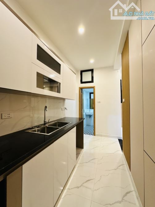 BÁN NHÀ TẬP THỂ , NGUYỄN KHÁNH TOÀN , 65m2 , 3 ngủ , sổ đỏ chính chủ - 2