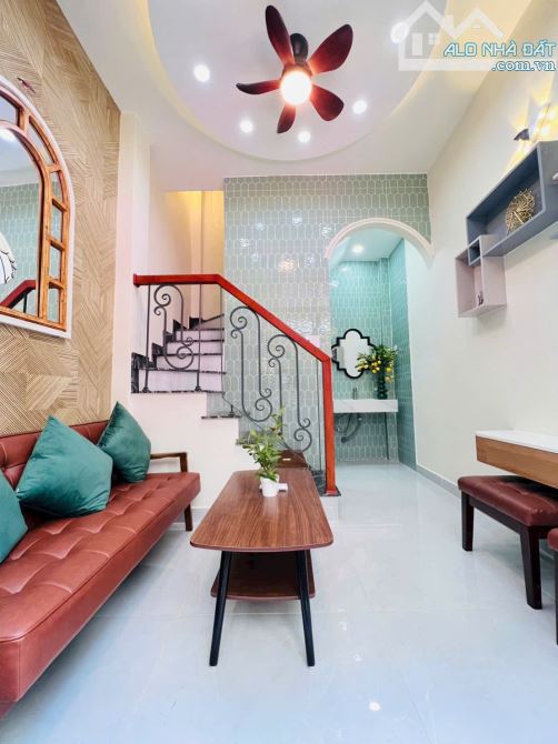 Chỉ 3 tỷ hơn Q3 - hẻm 4m thông - 4 tầng đúc mới full nội thất - 2