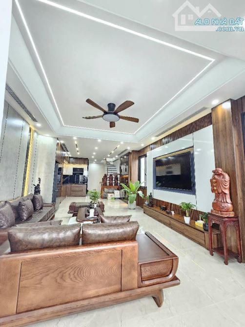 SIÊU PHẨM VIP PRO – VỊ TRÍ KIM CƯƠNG – 8 TẦNG THANG MÁY – GARA 2 Ô TÔ – FULL NỘI THẤT NHẬP - 2