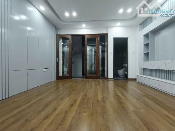 Hàng hiếm nhà Việt Hưng!mặt ngõ KD,120M,MT 5.5M,gara ô tô thang máy,giá đầu tư 16 tỷ - 2
