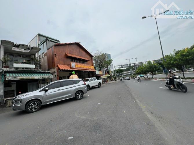 Chính chủ bán gấp nhà mặt tiền phạm văn đống DT11x50m, Cn 536m2 Cách Sân Bay TSN 1.3km - 2