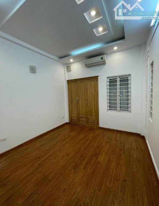 DÂN XÂY NGUYỄN KHÁNH TOÀN - NHÀ GẦN PHỐ GẦN Ô TÔ - BA GÁC ĐỖ CỬA - 2