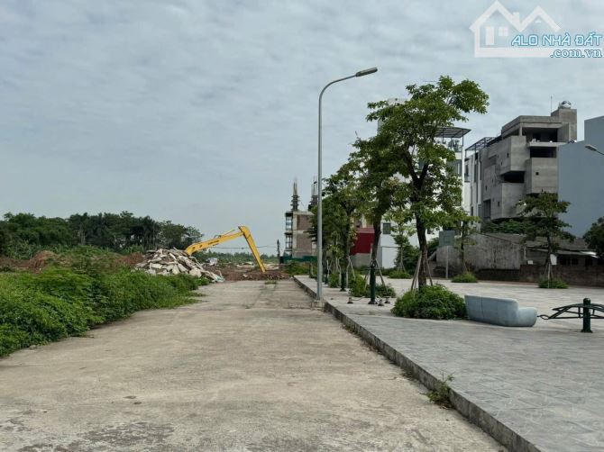 Bán lô đất tái định cư Thượng Thanh, vỉa hè 3m, KD, 73m2, mt 5.6m, 193 triệu/ m2 - 2