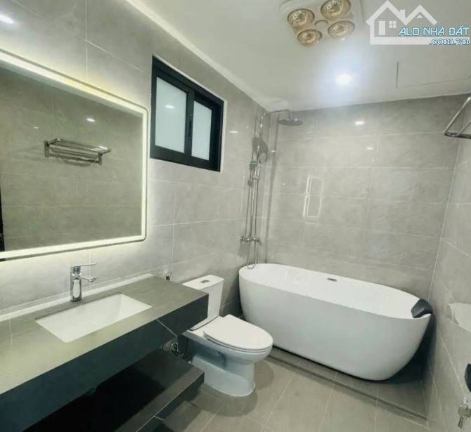 Chị hàng xóm nhà em cần bán nhà 5t,43m tại Phan Đình Giót,HĐ,t/máy chỉ 8t - 2