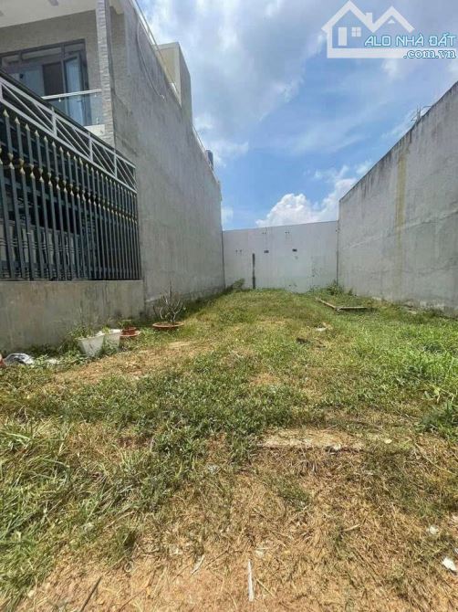 Nền đất xây trọ, shr, nằm mặt tiền đường sát Tỉnh Lộ 825, 6x24 (144m2),đất thổ cư,giá 1ty1 - 2
