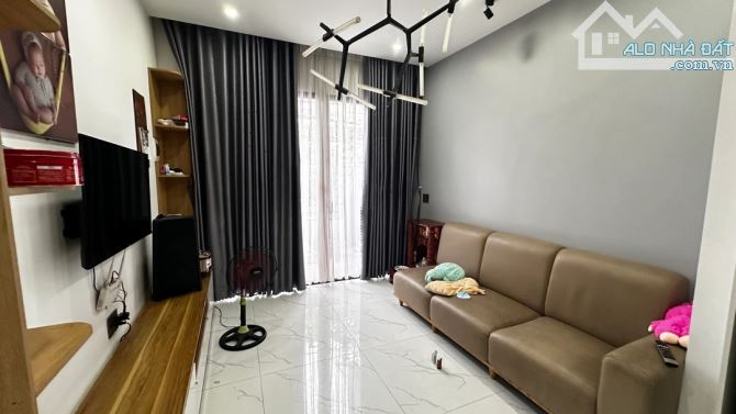 SIÊU RẺ NHÀ 2T MỚI ĐẸP KIỆT Ô TÔ_ NGUYỄN NHÀN _DT 100M2 _NGANG 7M_CHỈ 3.95 TỶ - 2
