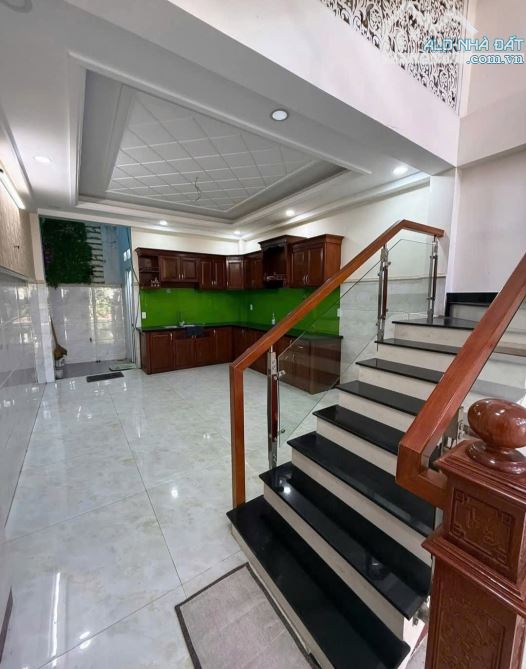 Bán nhà sát MẶT TIỀN LÂM THỊ HỐ _ hẻm 8M_ 4 tầng_ 4x17m. Xe hơi ngủ trong nhà. 5ty850 - 2