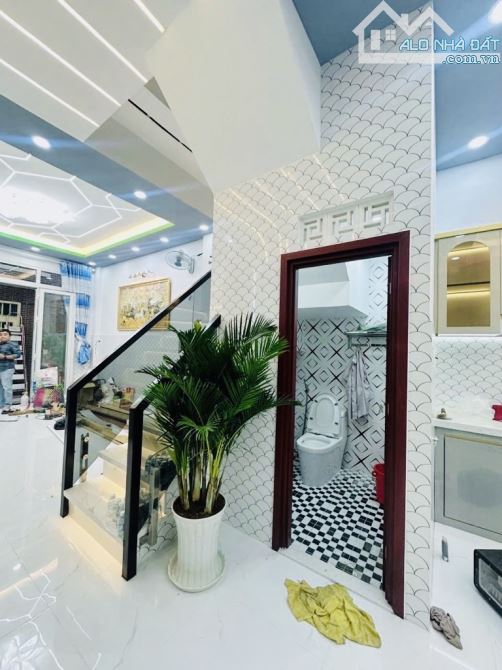 NHÀ ĐẸP BÌNH TRỊ ĐÔNG - 40m2 - 2 TẦNG - CHỈ NHỈNH 3.X TỶ - 2