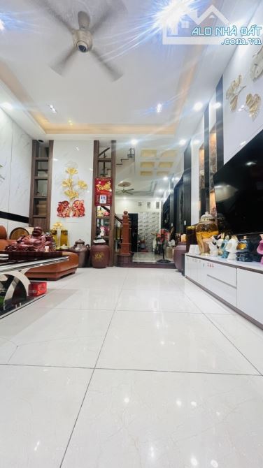 Bán nhà 3 Tầng MẶT TIỀN kinh doanh Đông Hòa,gần Nhà thi đấu Dĩ An - 2