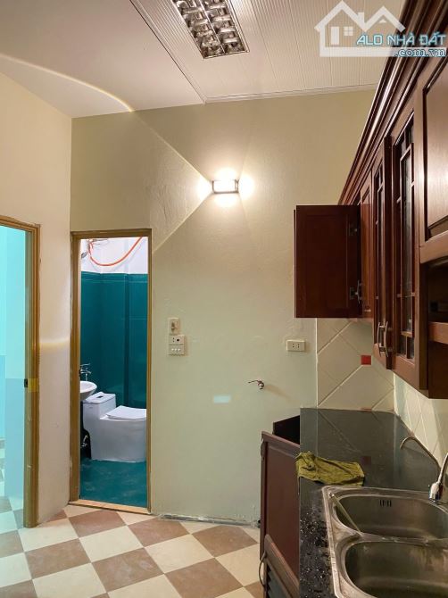 Cho thuê ở nhóm 7 người Phố Khâm Thiên, 120m2 x 2.5 tầng, 6 ngủ, 2 vệ sinh, 10 Triệu/th - 2