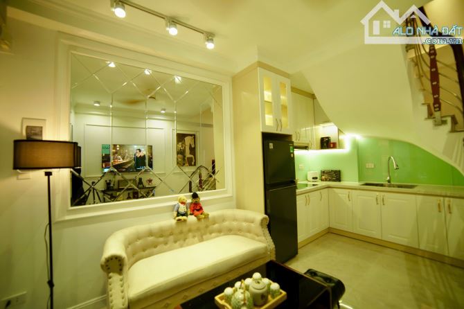 CỰC HIẾM VỚI PHÂN KHÚC 5 TỶ - NHÀ CỰC ĐẸP PHỐ THÁI HÀ 18M2 - 5 TẦNG - 3.3M MẶT TIỀN !!! - 2
