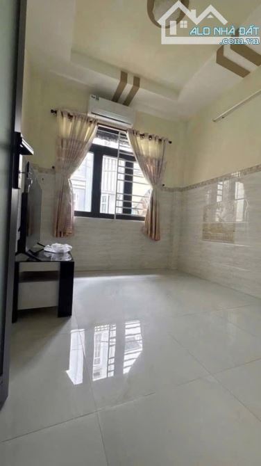 Nhà 4 tầng - 19m2 - Hẻm 4m - Bến Vân Đồn Quận 4. - 2