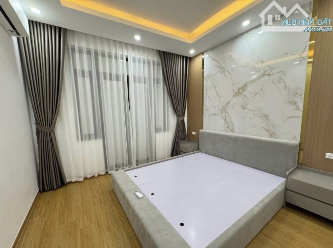 Hơn 5 tỷ. PHÚ MINH - BẮC TỪ LIÊM - dân xây ở ngay - 4 Tầng - MT 7,3m - full nội thất - 2