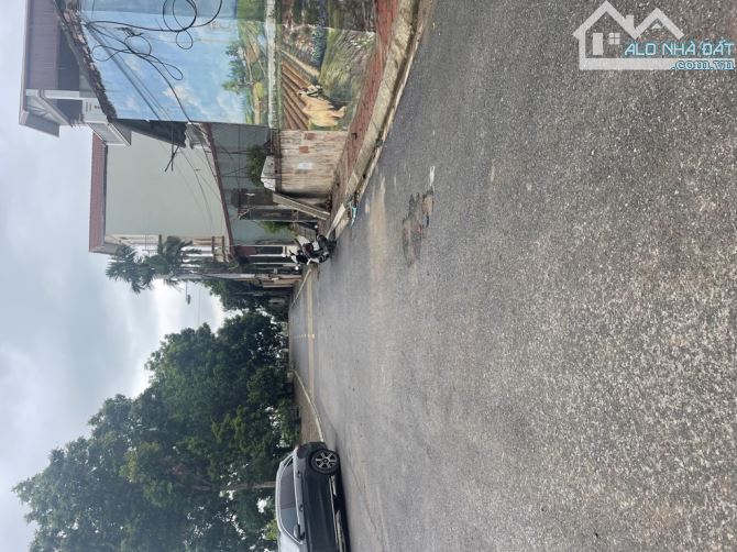 BÁN ĐẤT TĐC CHỬ XÁ 120m- VĂN ĐỨC - PHÂN LÔ - VỈA HÈ Ô TÔ TRÁNH - KINH DOANH - VIEW THOÁNG - 2