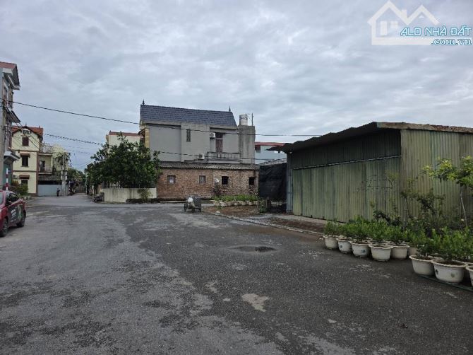 Bán Gấp Nhà Đẹp Văn Đức_300m- MT12m  sẵn nhà 3 Tầng ở và Đầu Tư Cực Tốt - 2