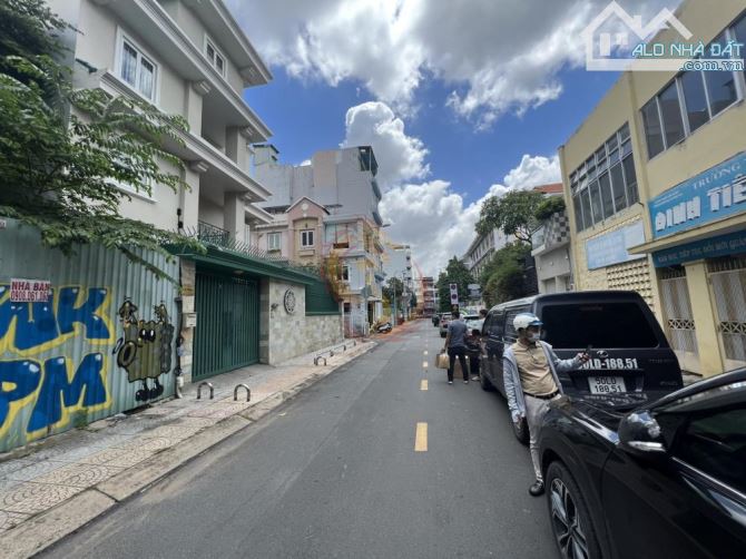 120 tỷ! Bán đất MT Đ. Nguyễn Thành Ý, Q.1 – 12.5x20m – 239m2. - 2