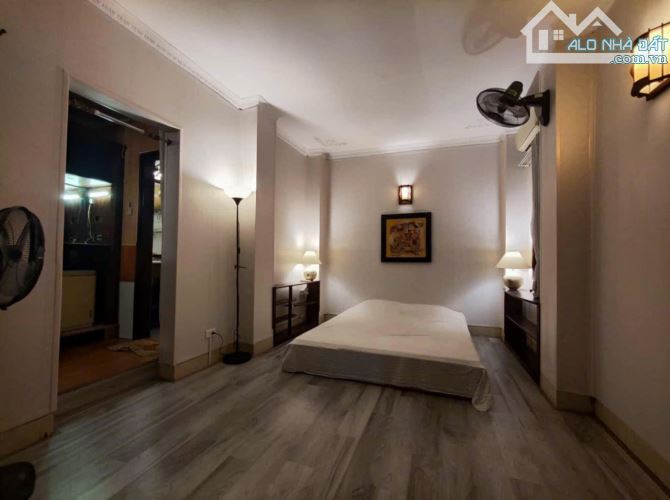 CHO THUÊ NHÀ TẬP THỂ 2 TẦNG - PHỐ NGUYỄN CHÍ THANH - KHU VIP - Ô TÔ TRÁNH - ĐỦ ĐỒ - 2