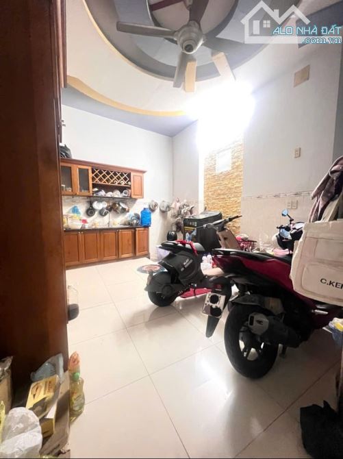 BÁN SIÊU PHẨM–VỊ TRÍ ĐẸP NGAY HƯƠNGLỘ2–GIÁP TÂNPHÚ–HXT8MTHÔNG–64M²*4TẦNGBTCT–GIÁ 5.95TỶ TL - 2