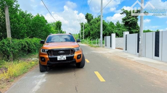 2 LÔ LIÊN KỀ  MẶT TIỀN ĐƯỜNG CÁCH MẠNG THÁNG TÁM - TRUNG TÂM THỊ TRẤN ĐẤT ĐỎ - 2