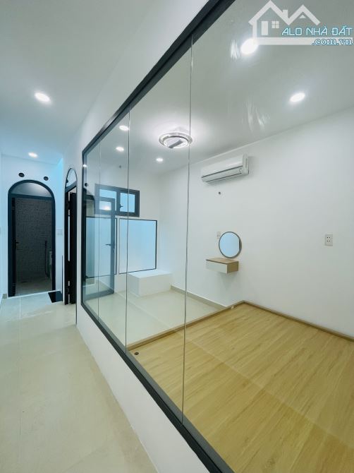 Bán nhà khu phân lô Quận 1- 30m2- Trệt Lầu Mới- Sổ hồng riêng hoàn công đủ- 4 tỷ x - 2
