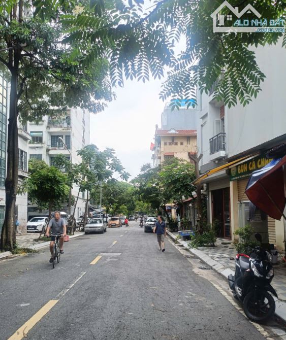 Hiếm, Vỉa hè KD, ô tô tránh, 2 thoáng, Phú Thượng 92.5m2 Đất, giá 25,5 tỷ - 2
