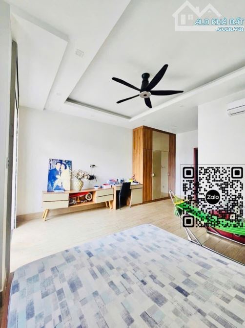 Mặt tiền gần Nhà thờ PhaoLô - 4 tầng - 5m x 20m - 5PN - View công viên - 3