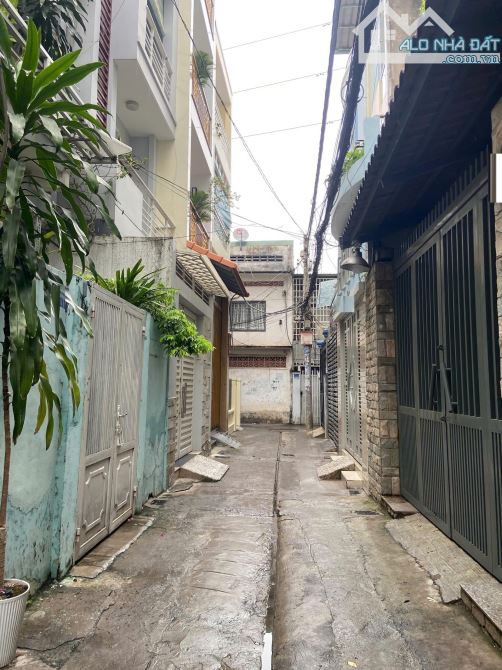 Bán nhà CMT8 Quận 3 - Ngang 6.1x16m CN 84m2 - HĐT 20tr/th - cách MT 50m - nhỉnh 10 tỷ - 3