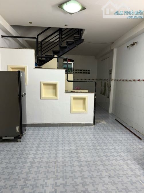 BÁN NGÔI NHÀ NHỎ 2 TẦNG, 2PN, DT 36M2, GẦN NGÃ NĂM GÒ VẤP NHỈNH 4 TỶ - 3