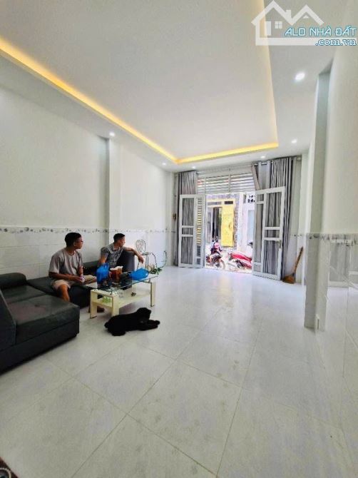 NHÀ 3 TẦNG GẦN MẶT TIỀN ĐƯỜNG - GẦN NGUYỄN DUY TRINH - 5 TỶ XÍU - 3