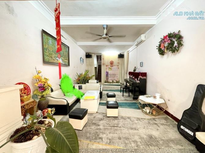 Bán gấp nhà phố Huỳnh Thúc Kháng, DT 55m2, 4t, Mt 4.2m, kinh doanh đỉnh. - 3