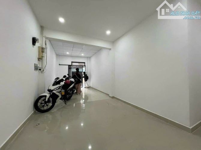 BÁN NHÀ Q4 HẺM XE HƠI CHDV KHU XÓM ĐẠO 3 TẤM DT 101m2 NGANG 6,6 DÀI 16 GIÁ 11T8 TL - 3