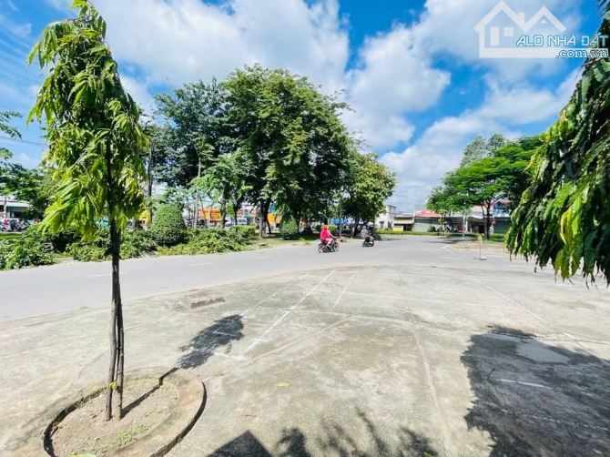 Bán đất mặt tiền bờ kè APĐ 10-Phường APĐ-Quận 12 dt68m(4×17) giá 3.3 tỷ - 3