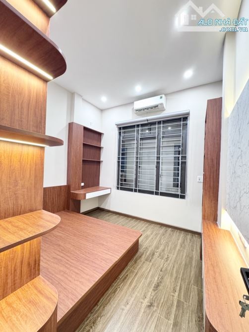 Bán nhà Khương Trung ô tô đỗ cổng sát hồ điều hòa nhà đẹp vuông vắn full nội thất 39m 2 th - 3