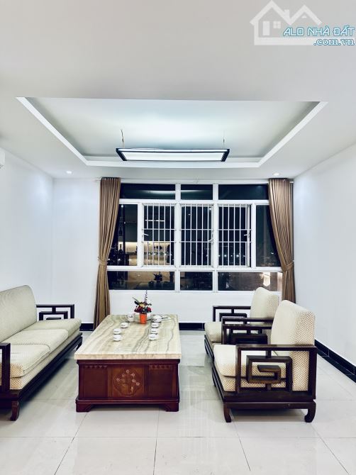 DUPLEX CC TẠ QUANG BỬU 216M2 - 2 TẦNG - - 3PN, 4WC - SHR - 7,8 TỶ (chỉ 36tr/m2) KHU A1 - 3
