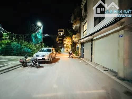 NHÀ PHÂN LÔ - Ô TÔ ĐỖ CỬA - KINH DOANH ĐA DẠNG - NHÀ ĐẸP Ở LUÔN. - 3