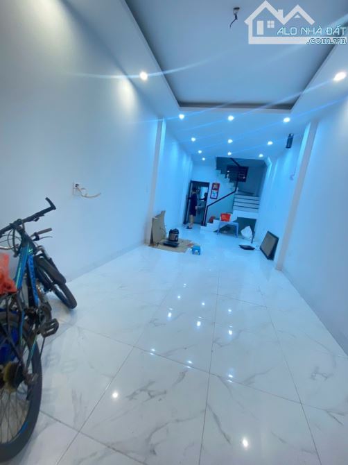 Đông Thắng ngõ oto - nhà 5 tầng - chưa đến 9 tỷ - 3