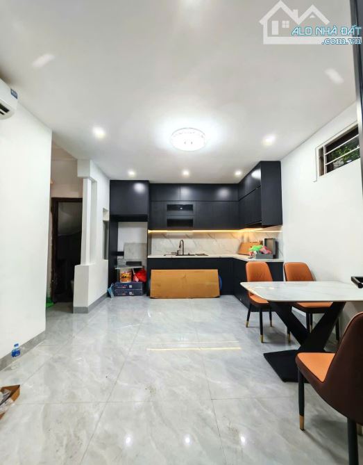NHÀ HIẾM CẦU GIẤY-GÍA NHỈNH 7 TỶ-TRƯỚC NHÀ Ô TÔ TRÁNH XE MÁY-NGÕ THOÁNG-NHÀ LÔ GÓC-SỔ ĐẸP - 3