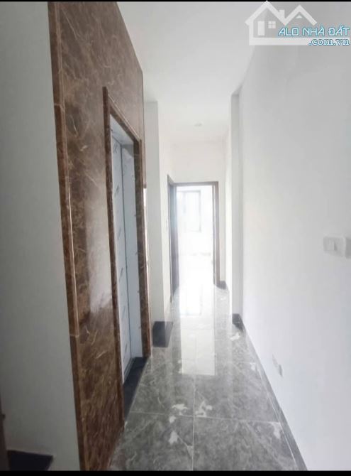 Tôi cần bán gấp nhà Tiểu Khu Ngọc Khánh La Thành, 5tầng thang máy. - 3