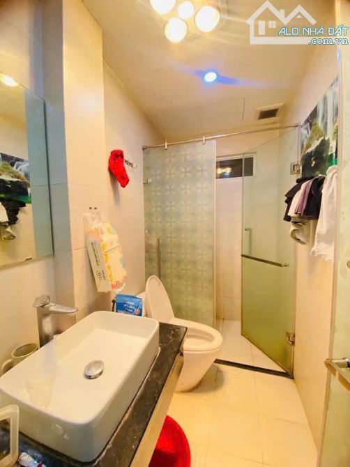 Nhà đẹp, đường thông thoáng, đủ tiện ích, chỉ 8,2 tỷ, ở Pháo Đài Láng - 3