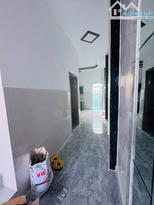 Nhà 1 Lầu Mới Xây 5 x 20m, 4PN 2WC, Đường 10m. Ngay KDC Đặng Huỳnh. Sổ Hoàn Công - 3