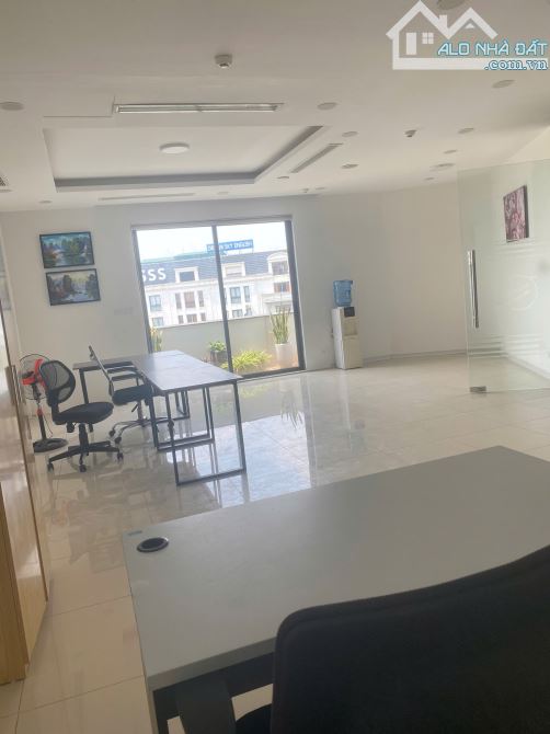 Cho thuê văn phòng tại khu đô thị Văn Phú, 100 m2, gồm 2 phòng làm việc, vị trí trung tâm - 3