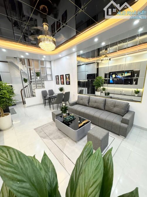 BÁN NHÀ KHÂM THIÊN TRUNG TÂM ĐỐNG ĐA- LÔ GÓC - NGÕ NÔNG GẦN PHỐ- XÂY MỚI 35M/6 TỶ - 3