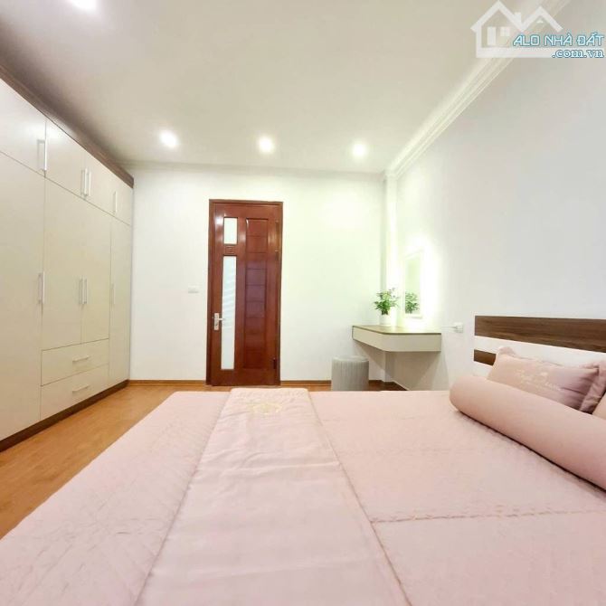 DUY NHẤT TẠI PHƯỜNG LB - 5 TẦNG - 3 NGỦ - Ô TÔ TRÁNH + BÃI Ô TÔ CÁCH 50M - 5 TỶ CÓ FIX - 3