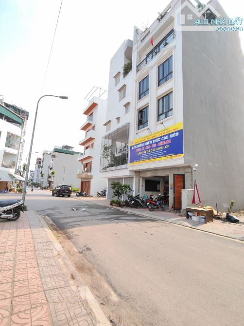 CỰC HIẾM, MẢNH ĐẤT ĐẸP KHU PHÂN LÔ NGỌC THUỴ, VĨA HÈ RỘNG, ÔTÔ TRÁNH ,KINH DOANH - 3