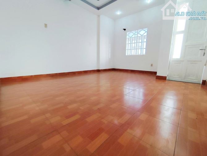 BÁN NHÀ 3 TẦNG ĐÚC 108M2 ( 6M X 18M) - HẺM 5M - 4.2 TỶ - TÂN HIỆP HÓC MÔN. - 3