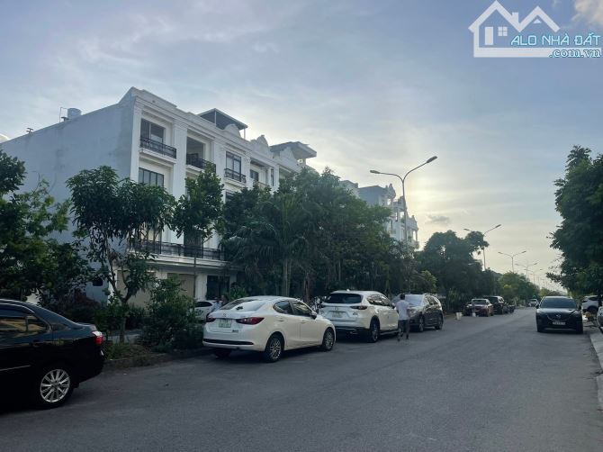 Bán lô đất 60m mặt đường đôi lô 17 lê hồng phong hải an . Diện tích 60m ngang 4m - 3