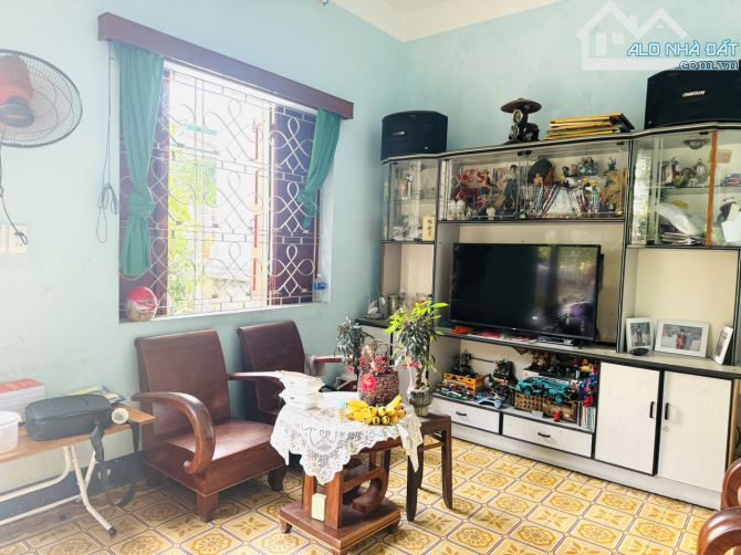 BÁN NHÀ 3 TẦNG (cũ), MT ĐƯỜNG MÊ LINH, 180M2, NGANG 11M, GIÁ 18,5 TỶ. CN19.8 - 3