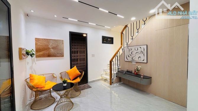 Bán nhà Cô Giang – 3 phòng ngủ – full nội thất cao cấp - hơn 4đ còn thương lượng - 3